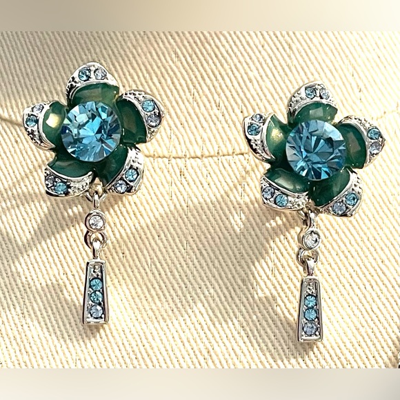 Stunning Blue/Green Swarovski Crystal Flower Necklace & Earring Set - Picture 3 of 8